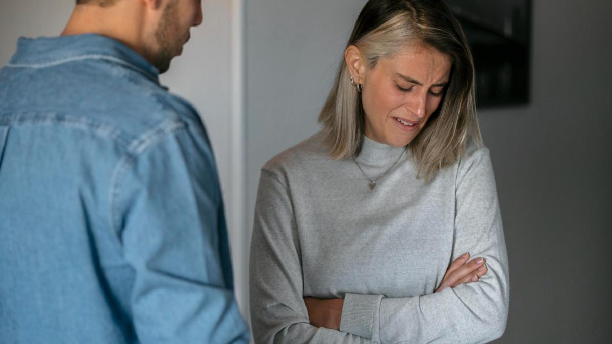 Мужчина и женщина ссорятся