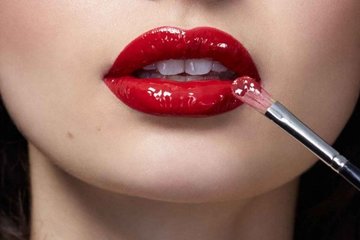 Лайфхак: как увеличить губы без косметолога