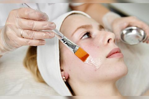 Топ-5 аппаратных процедур: омоложение и подтяжка кожи без скальпеля