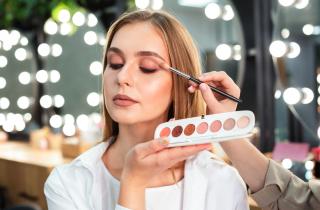 Крем для век: как выбрать эффективное средство — полезные советы