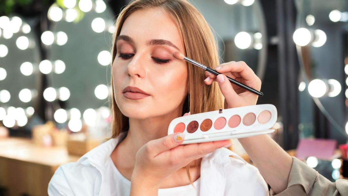 Девушка с дневным макияжем