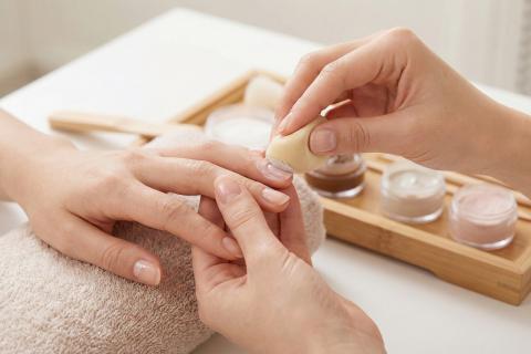 Крепость превращается в кисель: секретный способ растворить акрил без боли и повреждений пластины