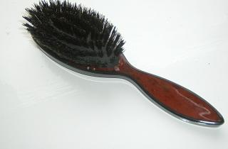 10 причин, почему частое расчёсывание волос может быть опасно для их здоровья