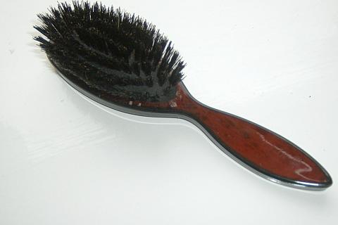 10 причин, почему частое расчёсывание волос может быть опасно для их здоровья