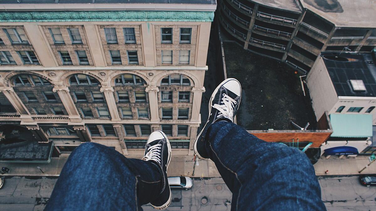 Ноги в кроссовках