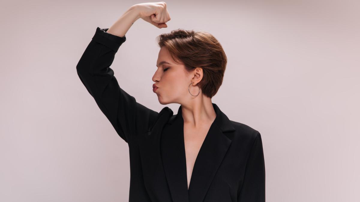 Сильная девушка