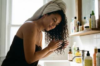 Шелковое полотенце: роскошь или обязательный элемент ухода за волосами в наше время