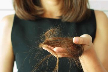 Скорая помощь при выпадении волос: отвар из корней лопуха и маска из сухой горчицы
