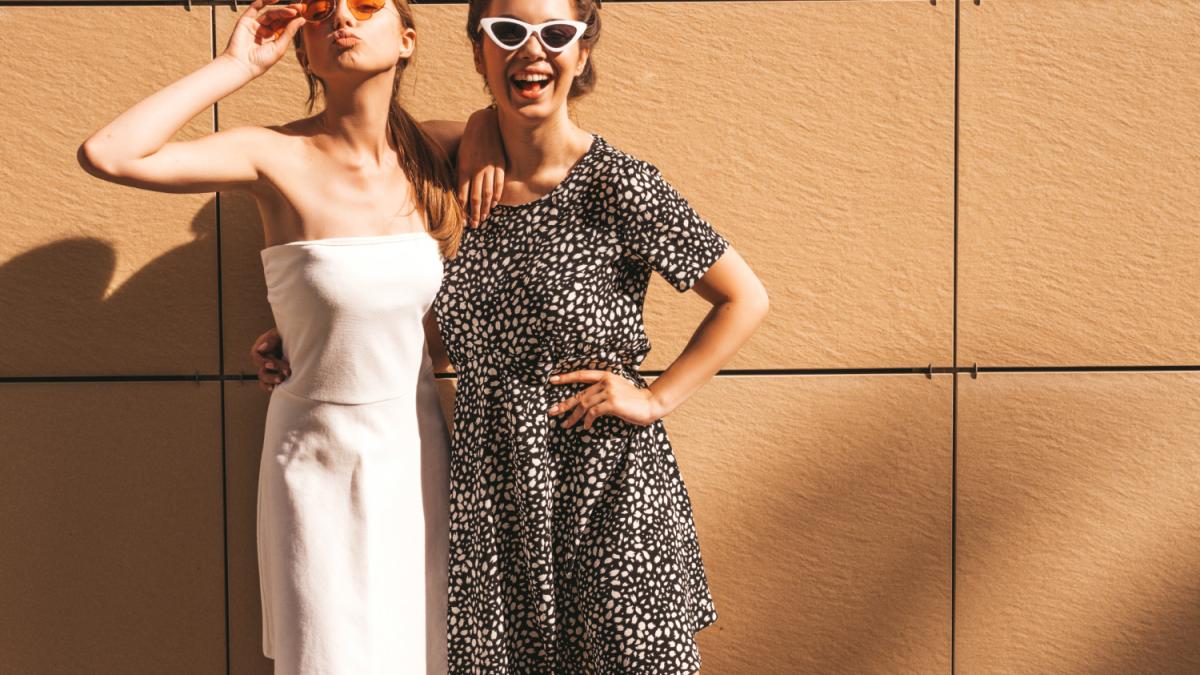 Две девушки