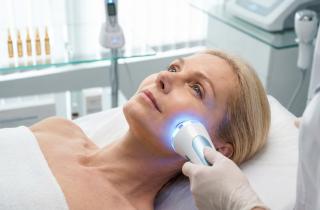 Молодильные яблоки нового времени: как радиолифтинг и аквадермагенез заменяют скальпель хирурга