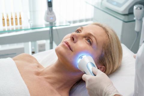 Молодильные яблоки нового времени: как радиолифтинг и аквадермагенез заменяют скальпель хирурга