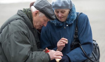 Доплата пожилым пенсионерам после 80 лет увеличится на 400 рублей