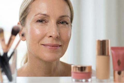 Мгновенный лифтинг: 8 правил антивозрастного макияжа, которые заменяют фильтры и инъекции