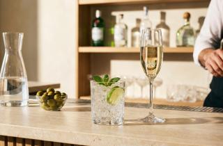 Эффект водки-соды: Почему прозрачные спирты побеждают вино в битве за ваш метаболизм