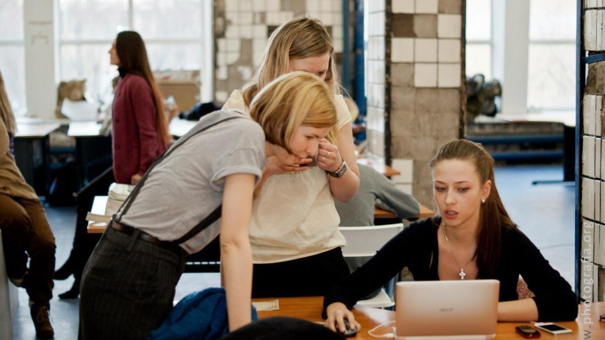 Обсуждение рабочих вопросов в коллективе