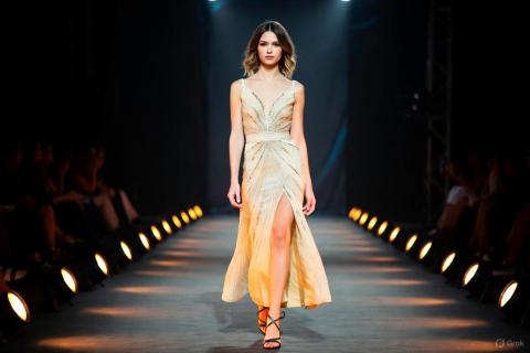 Солнце в каждом шве: тотальный желтый цвет становится главным инструментом управления настроением