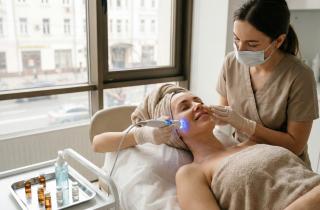 Безинъекционная мезотерапия: 5 секретов омоложения, о которых молчат косметологи