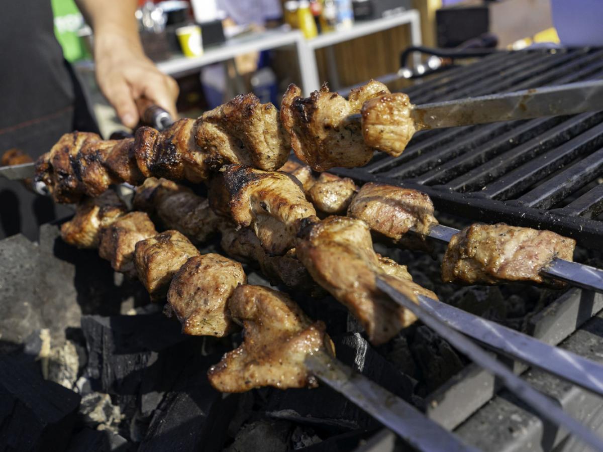 Секрет сочного шашлыка: какой маринад превратит мясо в шедевр готовьте, как профи
